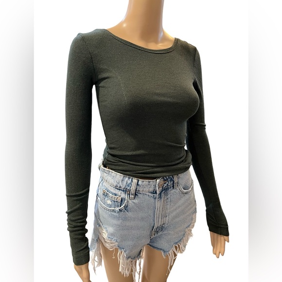 Super cute and stretchy Wilfred top - Picture 2 of 6